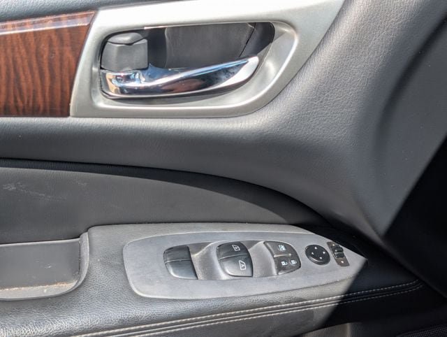 Used 2015 Nissan Pathfinder SL w/ SL Tech Package FWD image 23