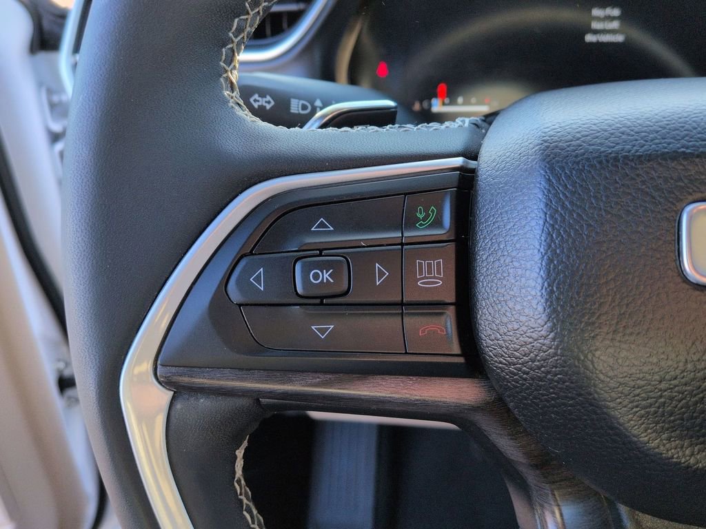 Used 2023 Jeep Grand Cherokee Limited w/ Luxury Tech Group II image 19