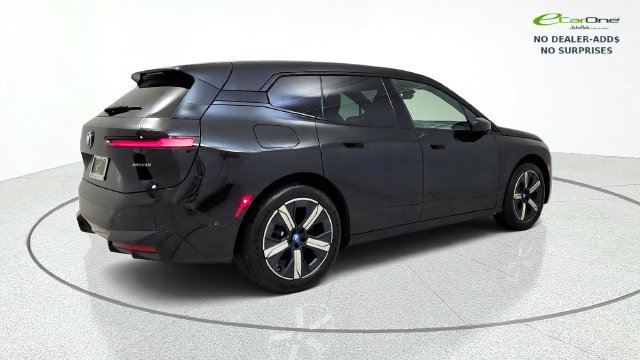 Used 2024 BMW iX xDrive50 w/ Premium Package AWD/4WD image 9