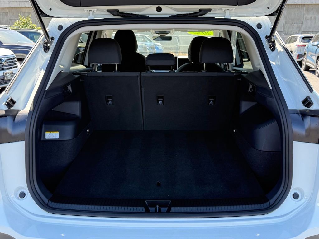 Used 2025 Volkswagen Tiguan S w/ 18" Wheel Package image 9