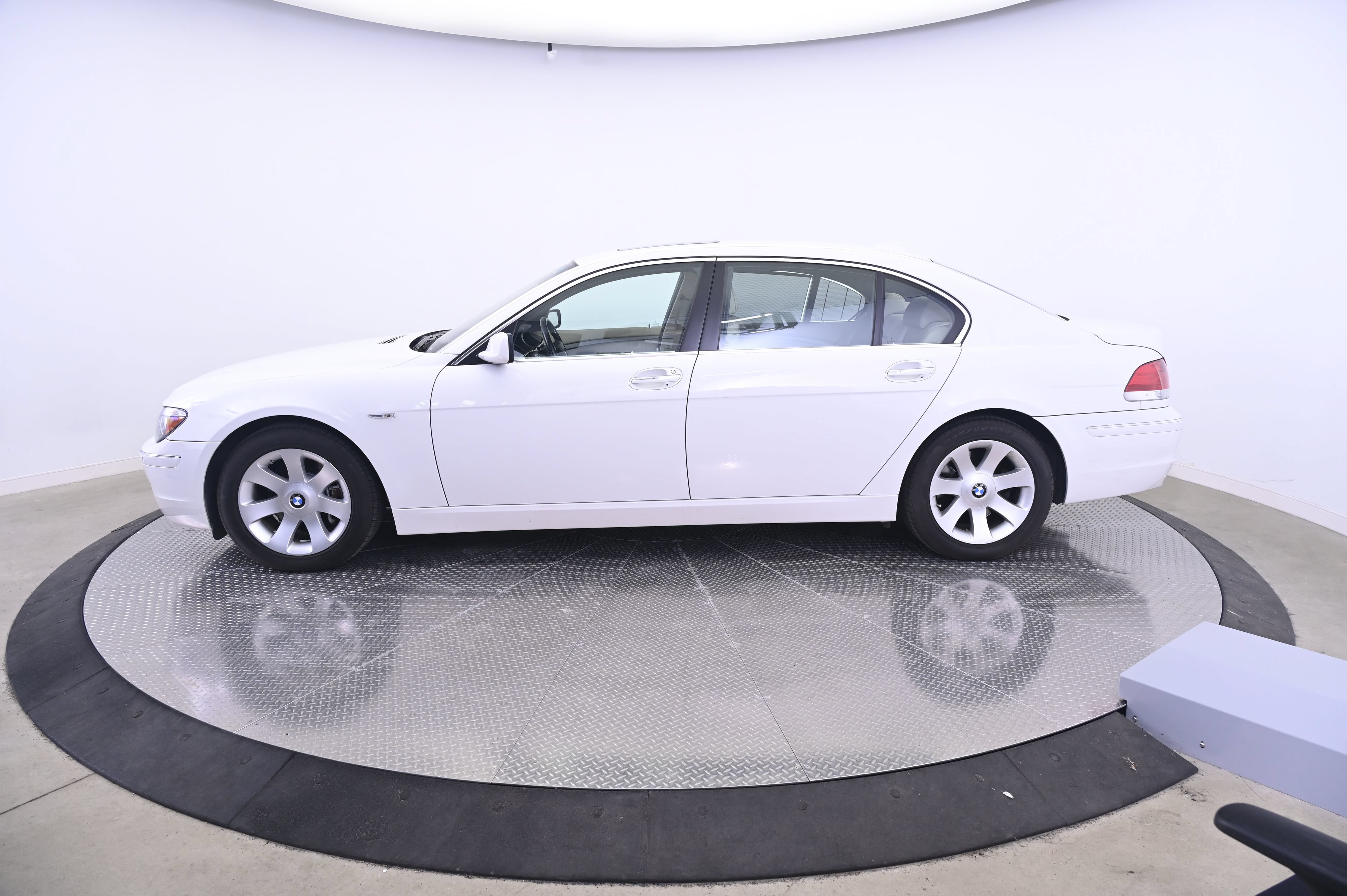 Used 2007 BMW 750Li RWD image 2