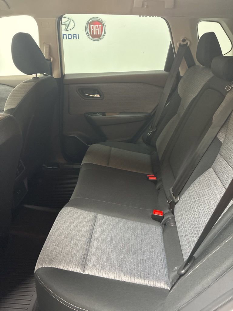 Used 2023 Nissan Rogue SV image 21