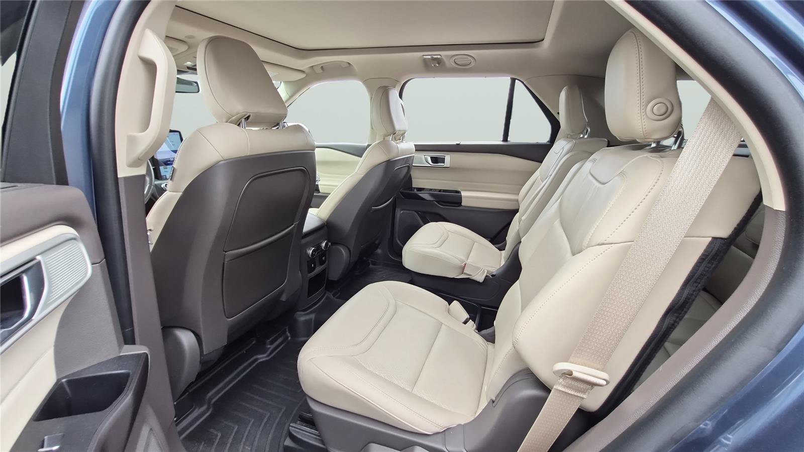 Used 2020 Ford Explorer Platinum w/ Premium Technology Package AWD/4WD image 17