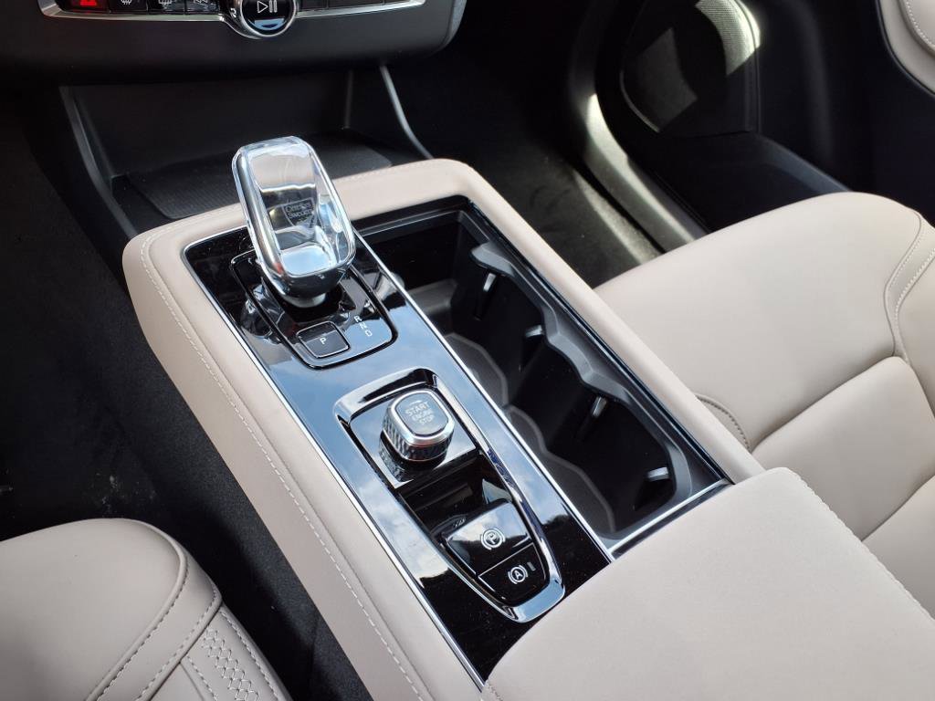 New 2025 Volvo XC90 T8 Core w/ Protection Package Premier image 13