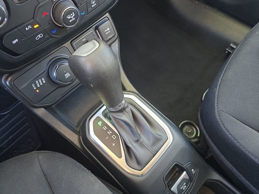 Used 2023 Jeep Renegade Latitude image 25