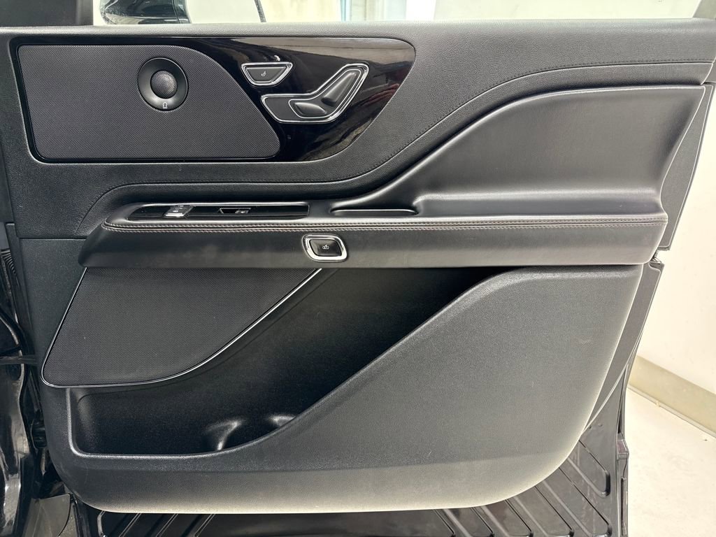 Used 2021 Lincoln Aviator Reserve w/ Equipment Group 208A image 8