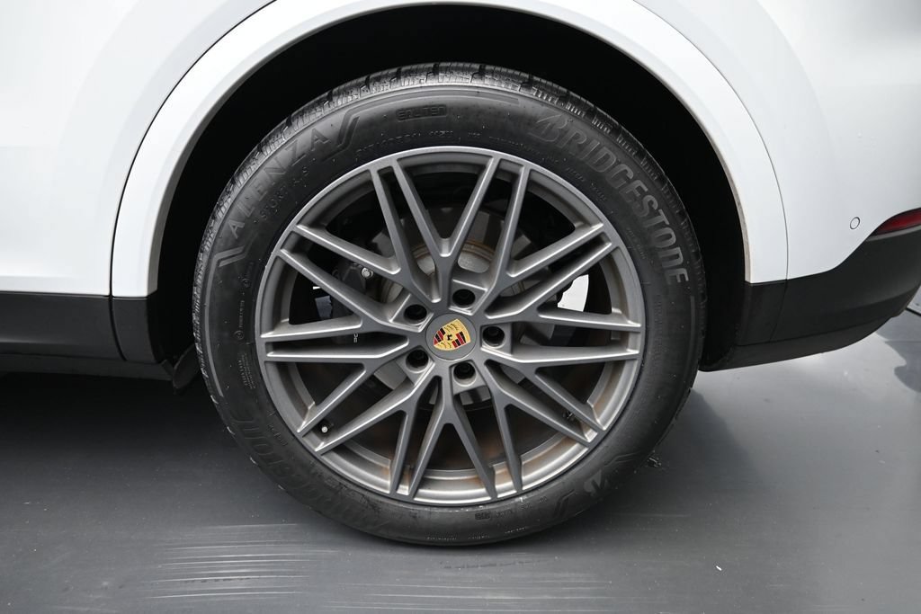Certified 2024 Porsche Cayenne AWD/4WD image 9