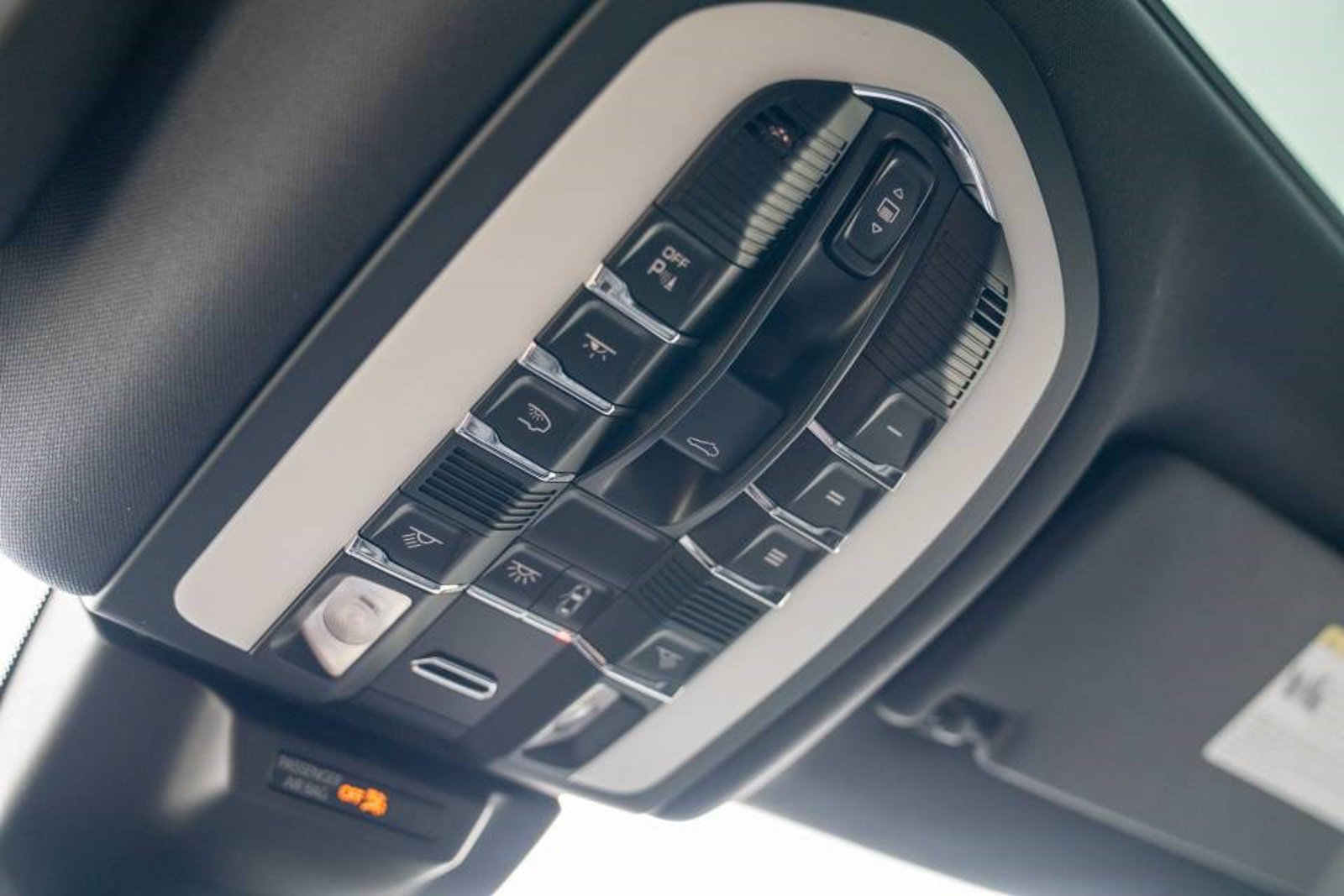 New 2026 Porsche Macan Turbo AWD/4WD image 22
