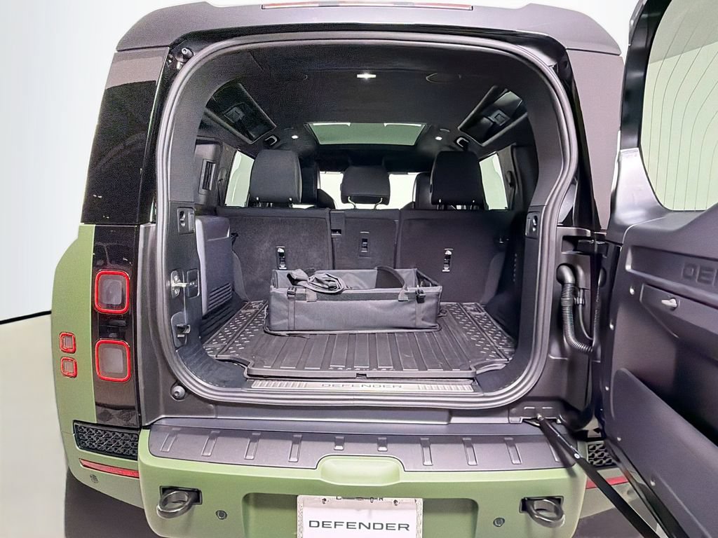 New 2026 Land Rover Defender 110 OCTA AWD/4WD image 28