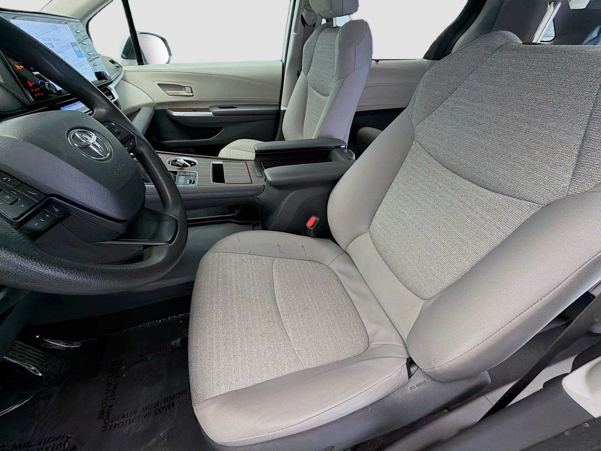 Used 2024 Toyota Sienna LE FWD image 11