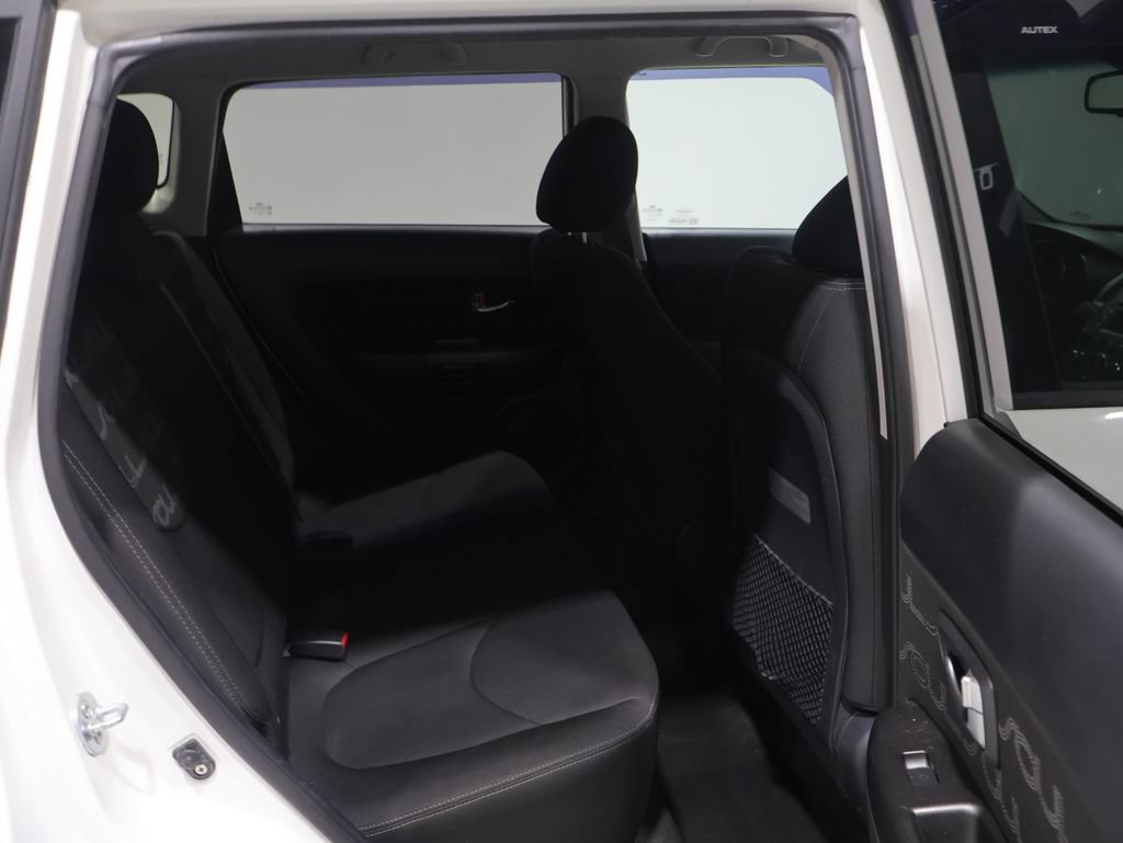 Used 2013 Kia Soul + FWD image 19
