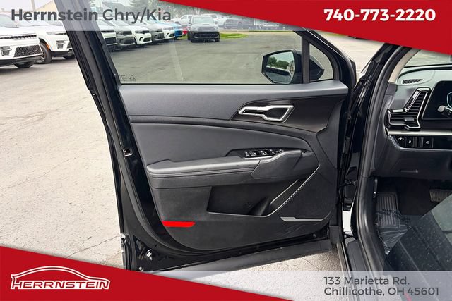 Used 2025 Kia Sportage EX AWD/4WD image 11