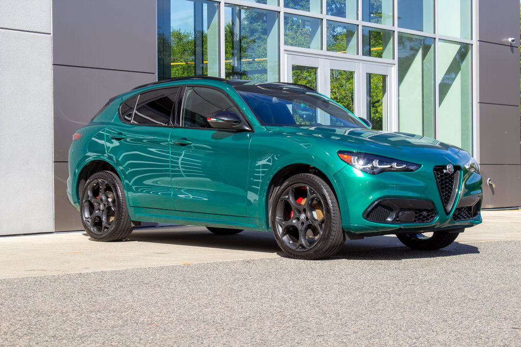 Used 2025 Alfa Romeo Stelvio Tributo Italiano w/ Active Assist Plus Package AWD/4WD image 3