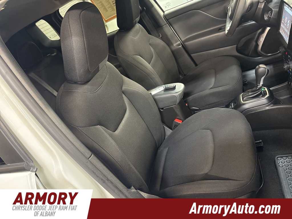 Used 2023 Jeep Renegade Latitude image 36