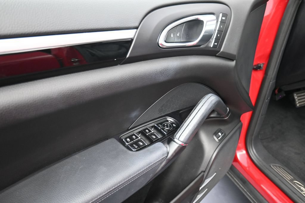 Used 2018 Porsche Cayenne S AWD/4WD image 9