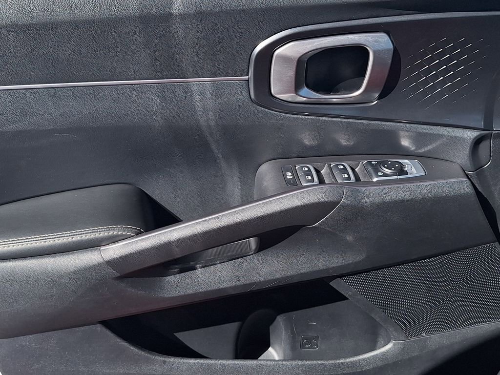 Used 2024 Kia Sorento S image 9