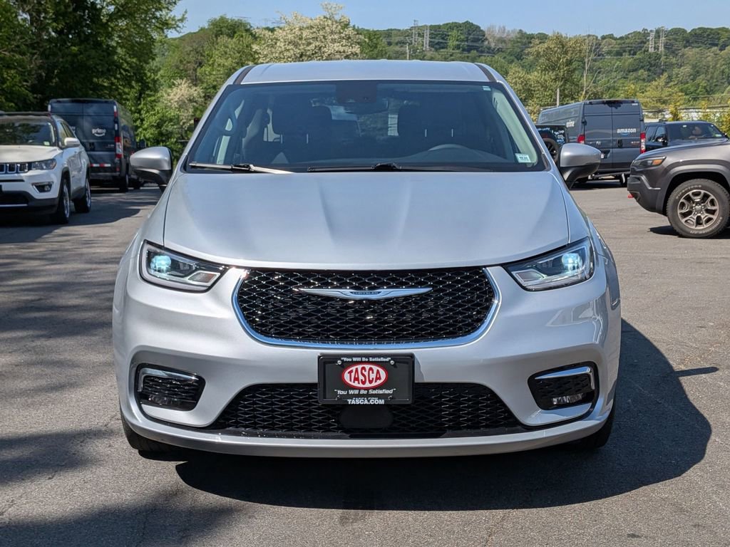 Used 2023 Chrysler Pacifica Touring-L AWD/4WD image 4