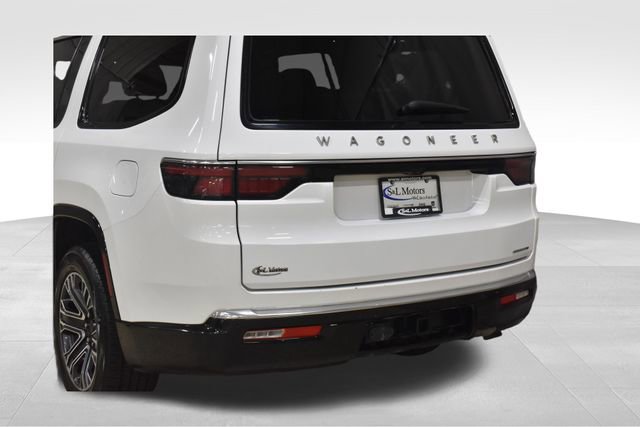 Certified 2024 Jeep Wagoneer Series II w/ Flexible Seating Group AWD/4WD image 9