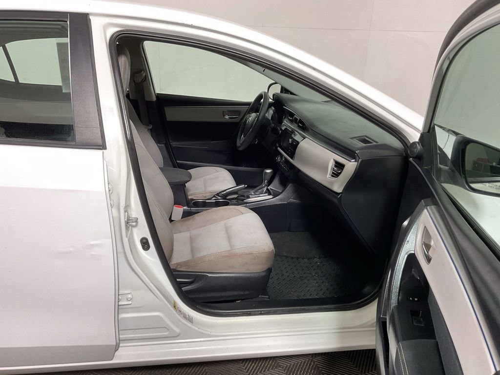 Used 2015 Toyota Corolla LE FWD image 35