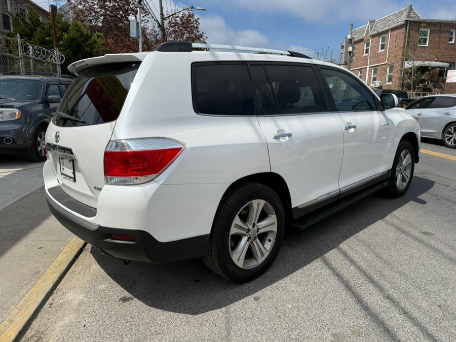 Used 2011 Toyota Highlander Limited w/ Tow Pkg AWD/4WD image 4