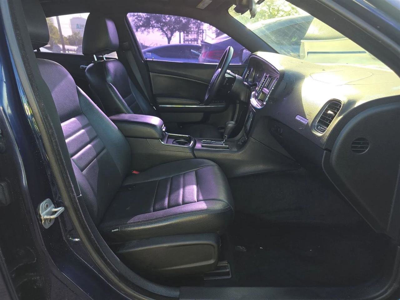 Used 2014 Dodge Charger SE RWD image 14