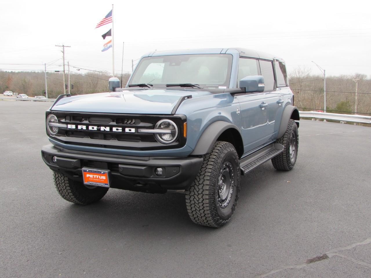 New 2025 Ford Bronco Outer Banks w/ Sasquatch Package AWD/4WD image 3