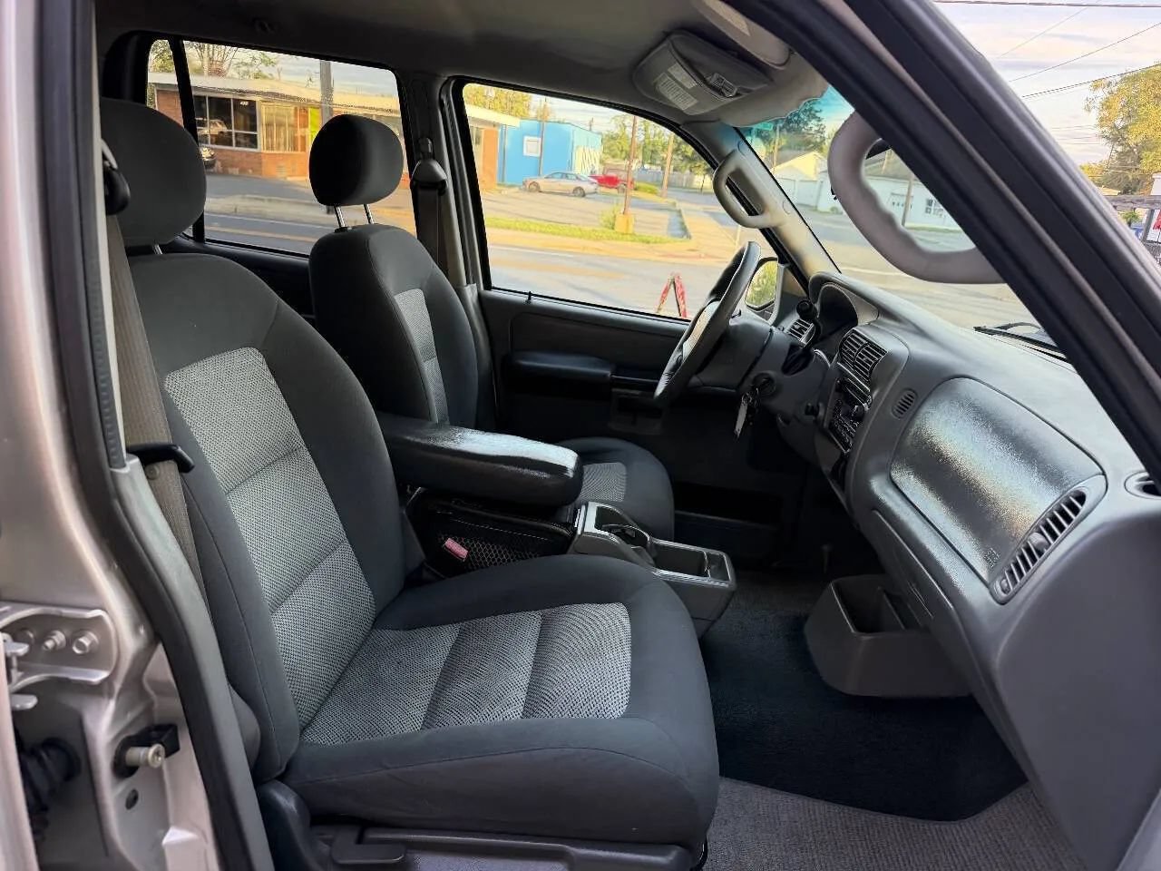 Used 2003 Ford Explorer Sport Trac XLT RWD image 28