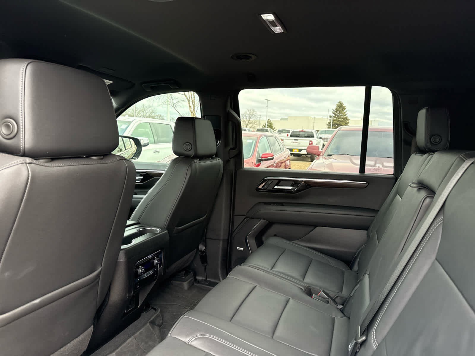Used 2026 Chevrolet Suburban LT w/ Comfort Package AWD/4WD image 9