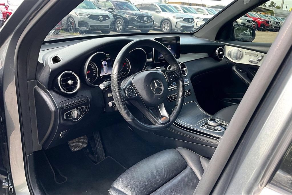 Used 2019 Mercedes-Benz GLC 350e 4MATIC w/ Premium Package image 15
