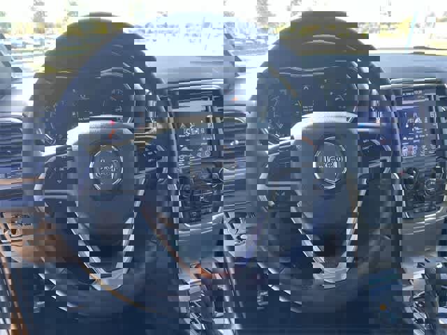 Used 2018 Jeep Grand Cherokee Altitude image 17