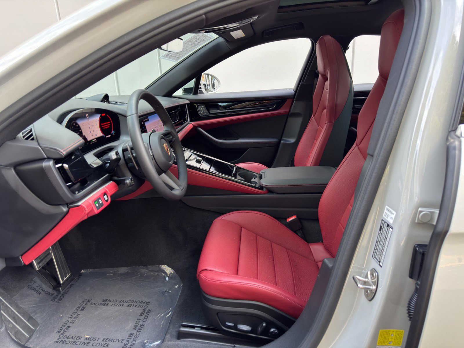 Used 2025 Porsche Panamera 4S w/ Premium Package image 17