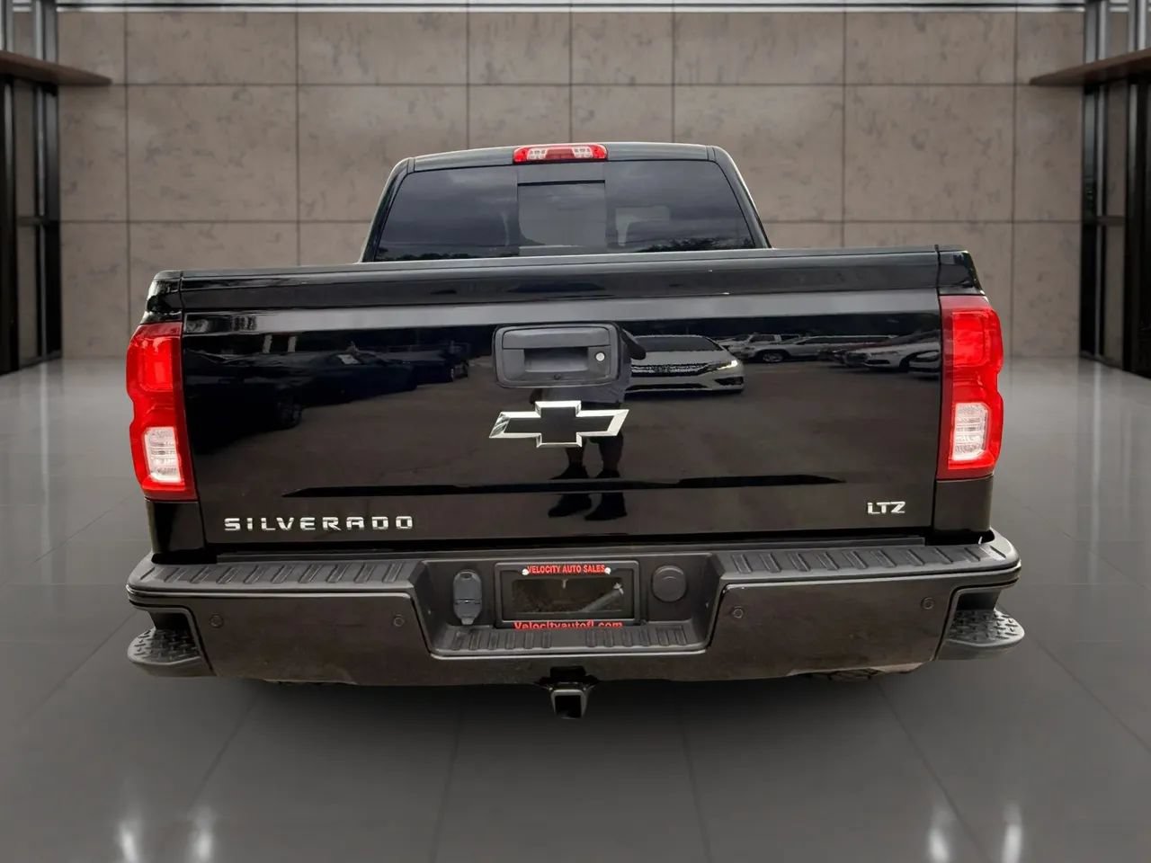 Used 2017 Chevrolet Silverado 1500 LTZ Z71 w/ LTZ Plus Package AWD/4WD image 5