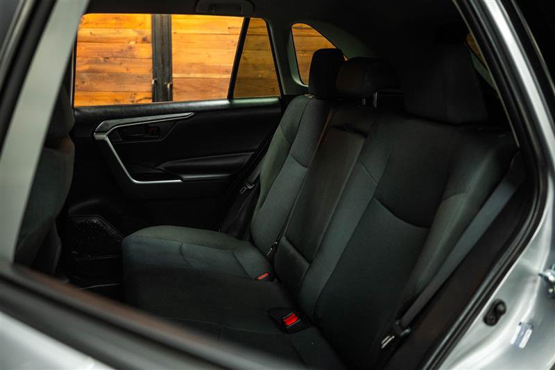 Used 2021 Toyota RAV4 LE image 10