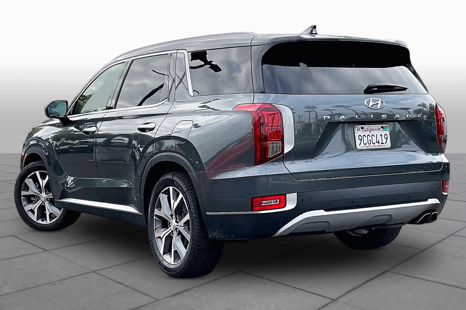 Used 2022 Hyundai Palisade SEL w/ Premium Package FWD image 10