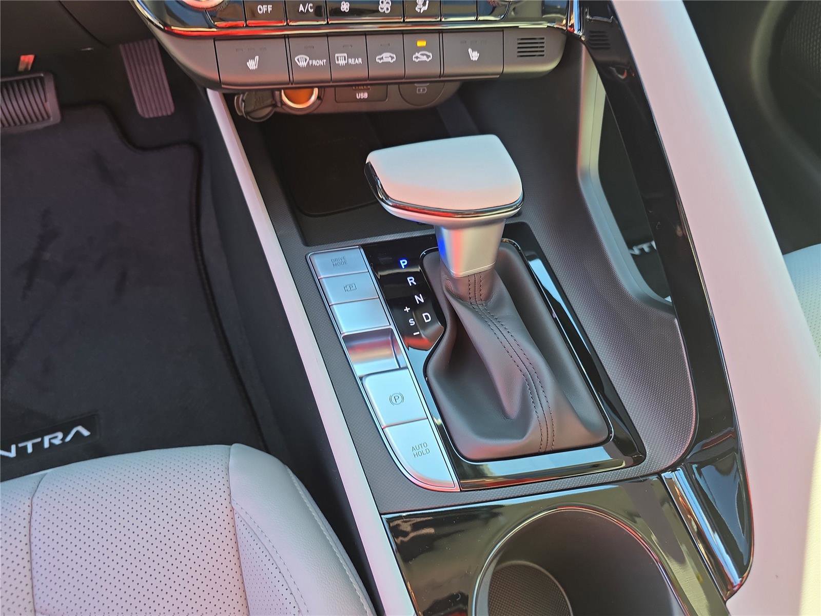 New 2026 Hyundai Elantra Limited image 18