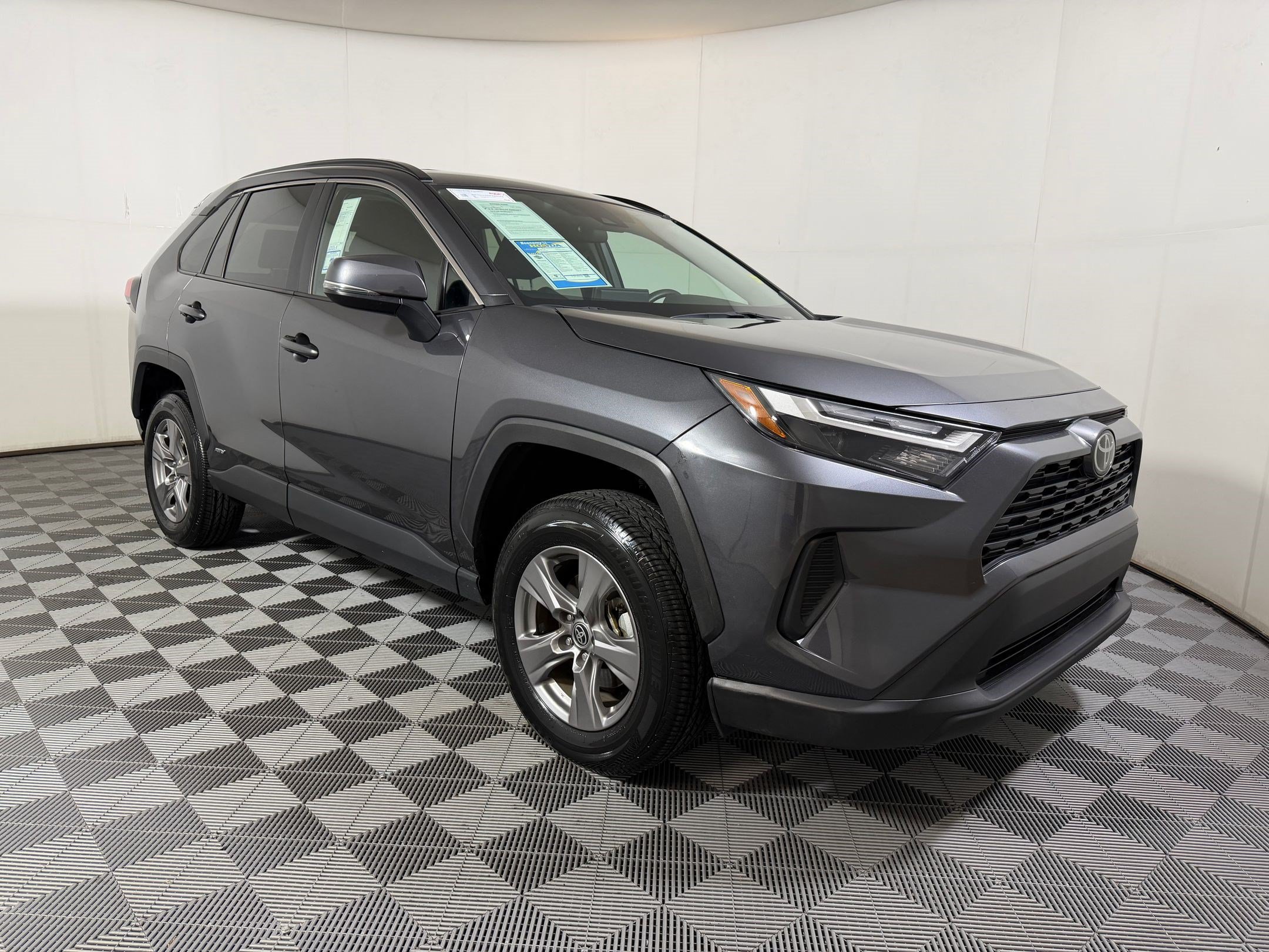 Used 2025 Toyota RAV4 XLE AWD/4WD image 6