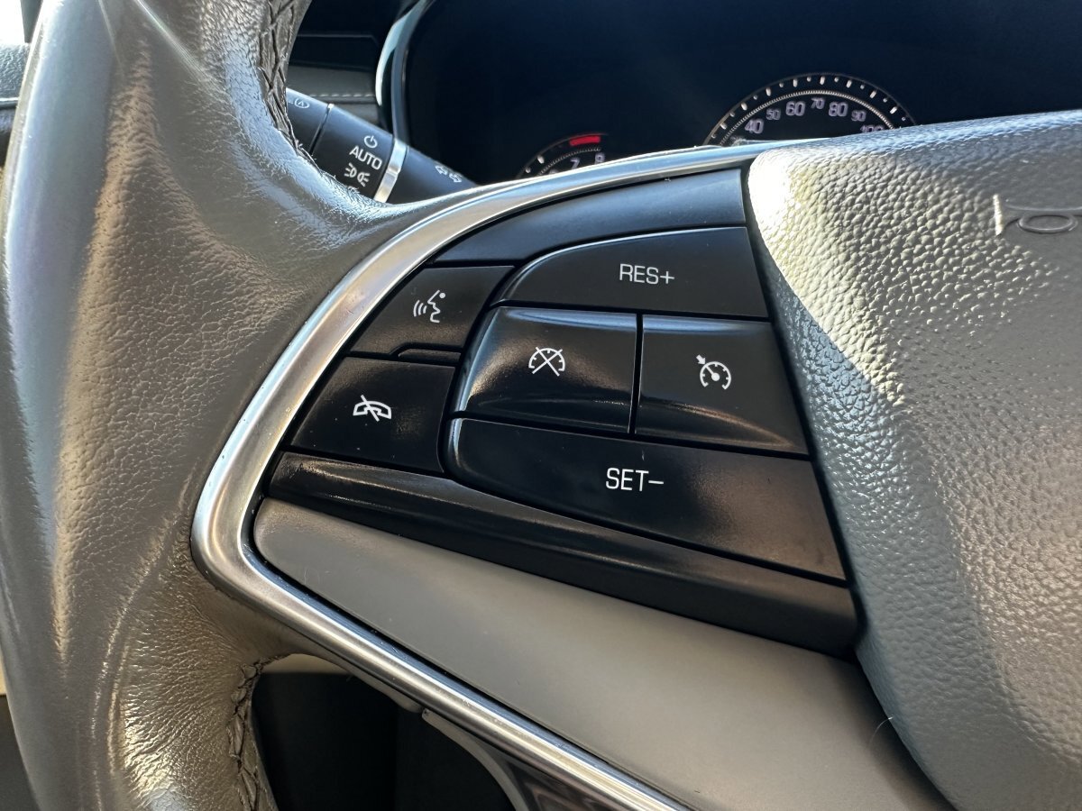 Used 2018 Cadillac XT5 Premium Luxury image 35