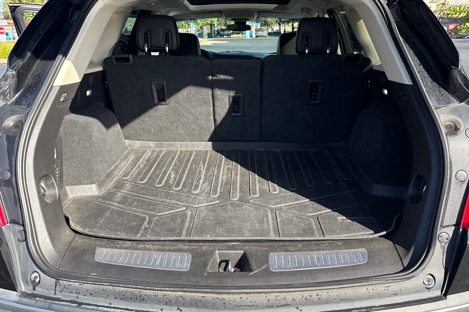 Used 2017 Cadillac XT5 Luxury w/ Driver Awareness Package FWD image 17