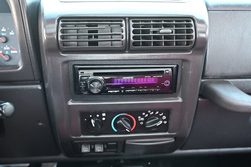 Used 2002 Jeep Wrangler Sahara AWD/4WD image 18