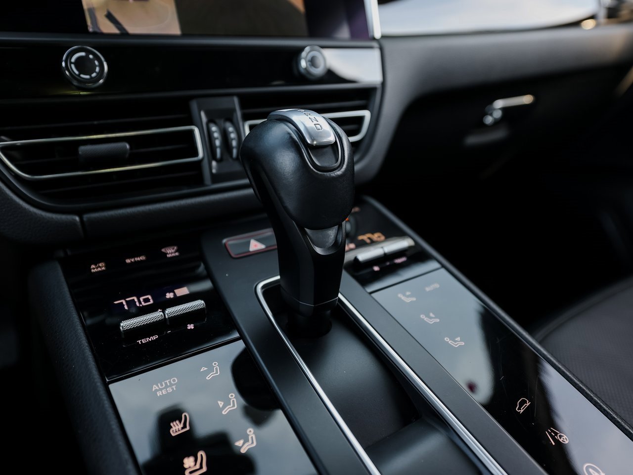 Certified 2023 Porsche Macan image 20