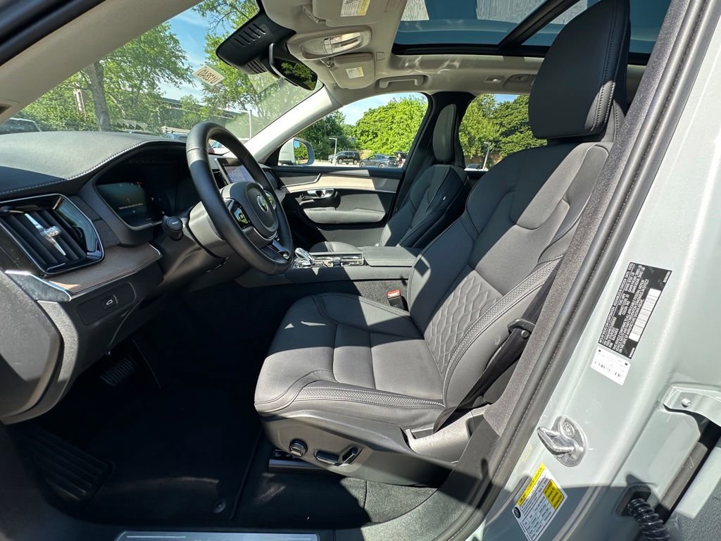 Used 2025 Volvo XC90 B5 Plus AWD/4WD image 14