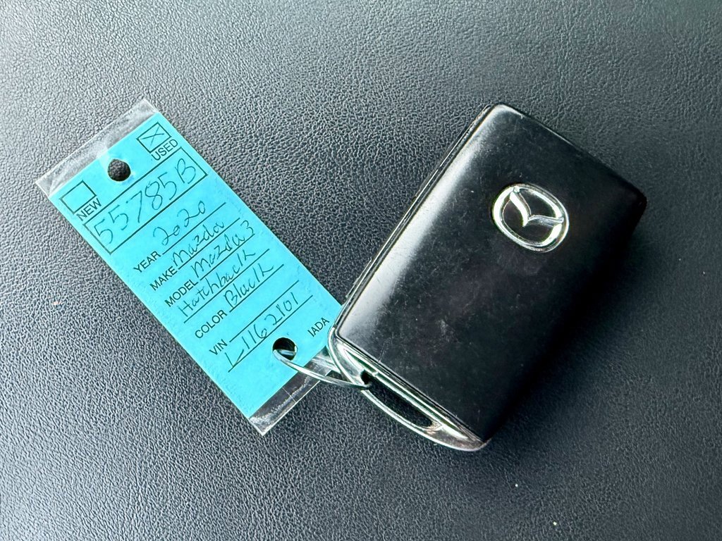 Used 2020 MAZDA MAZDA3 Premium image 38