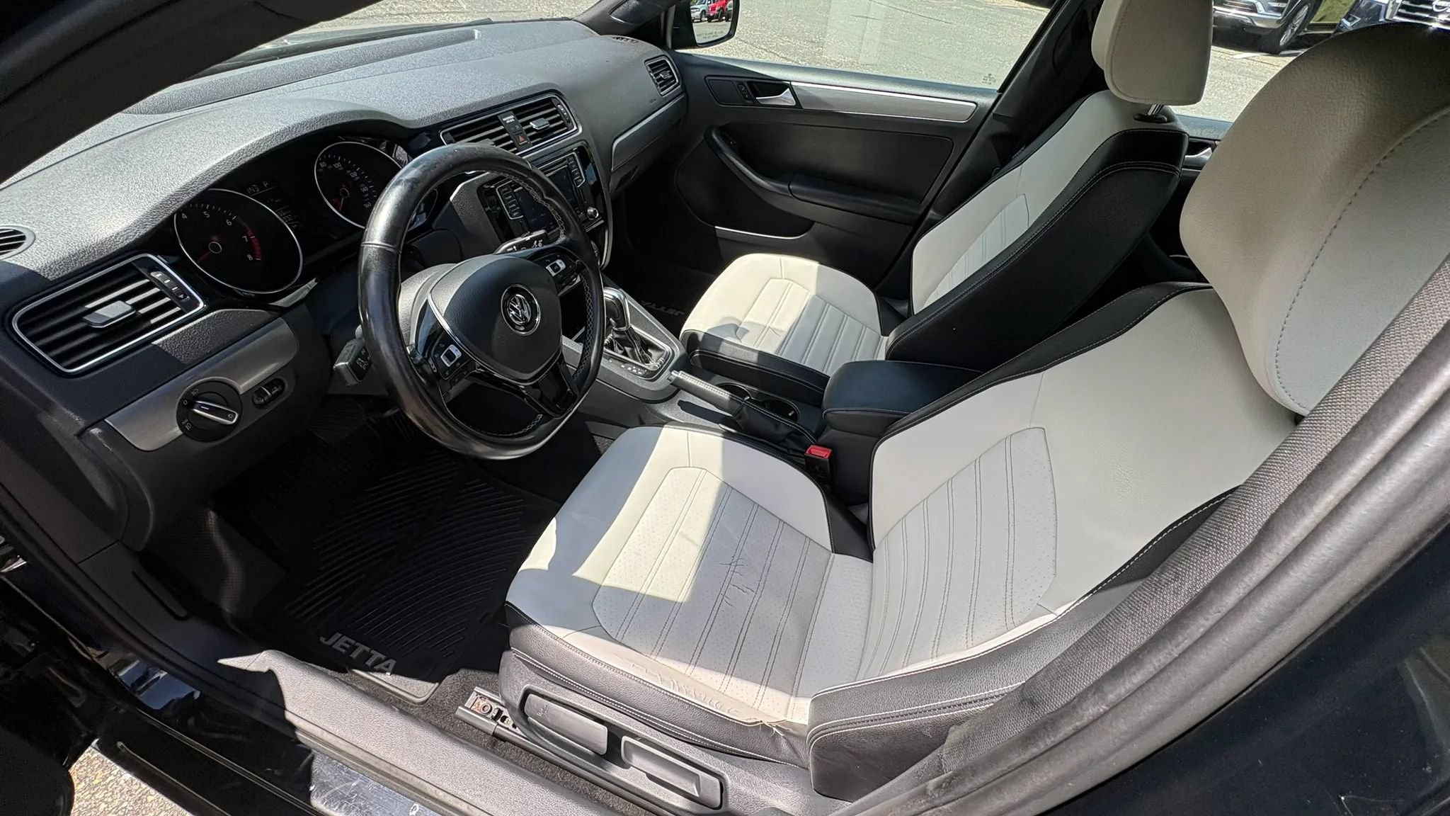 Used 2016 Volkswagen Jetta Sport FWD image 23