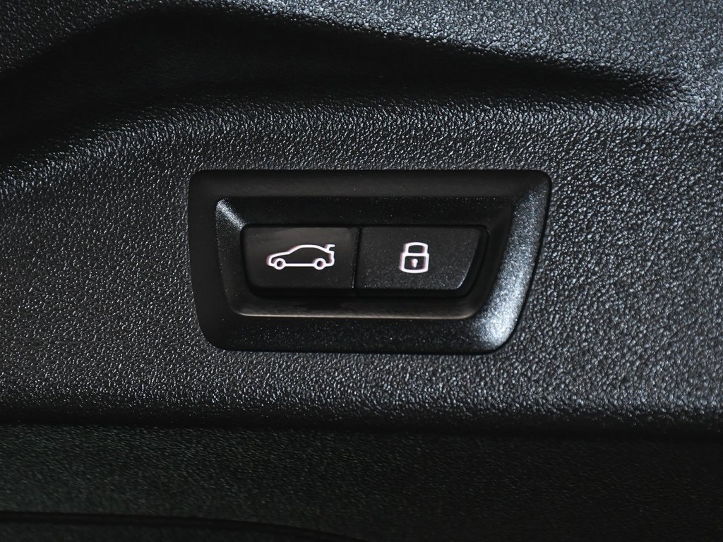 Used 2024 BMW X7 xDrive40i w/ Executive Package image 95