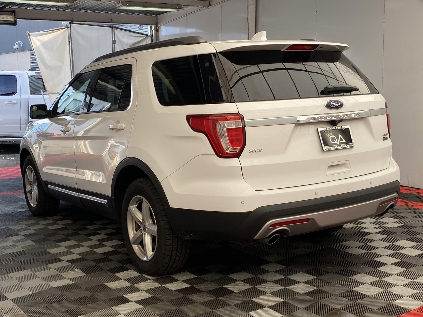 Used 2017 Ford Explorer XLT w/ Equipment Group 201A image 4