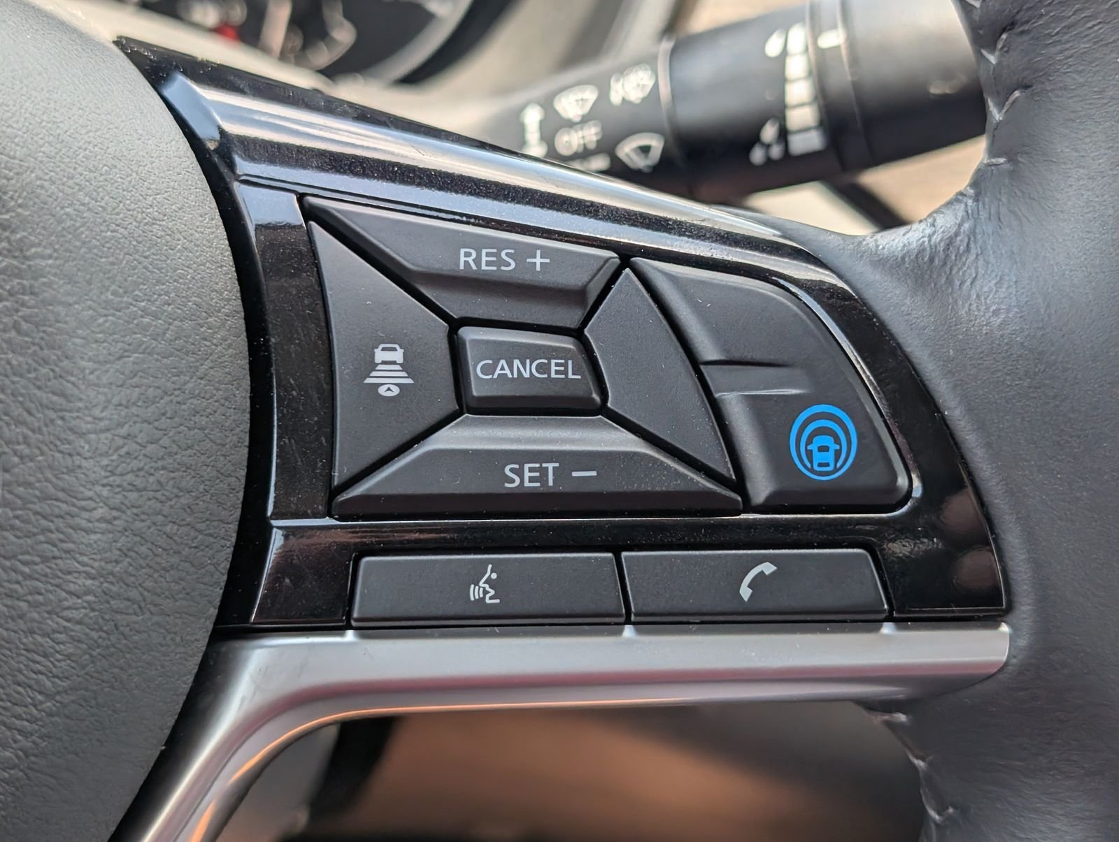 Used 2025 Nissan Altima 2.5 SL FWD image 25