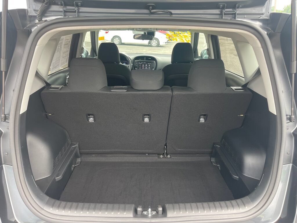 Used 2023 Kia Soul LX w/ Option Group 015 FWD image 26