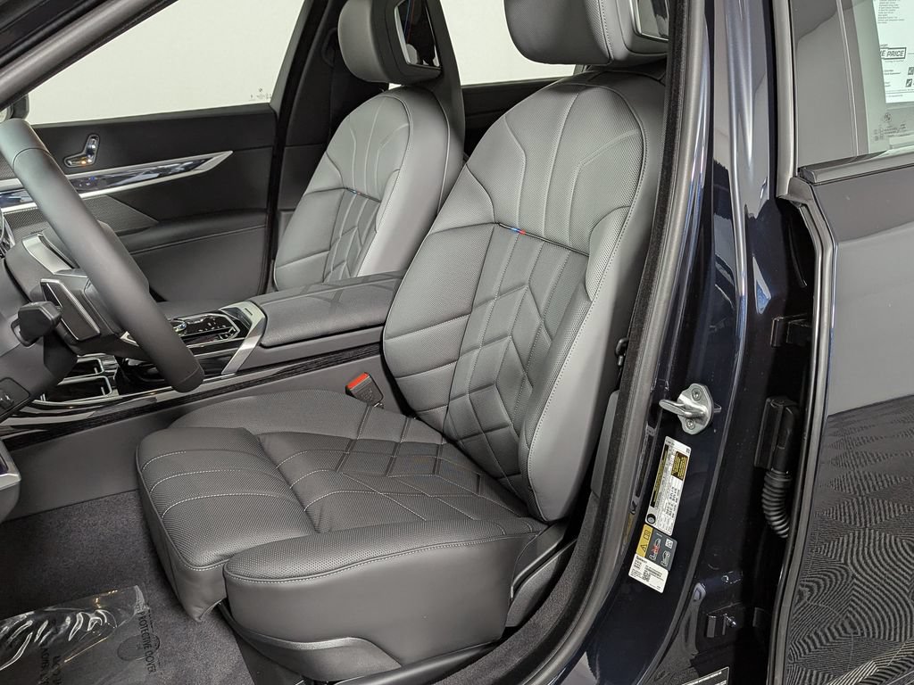 Used 2026 BMW i7 xDrive60 AWD/4WD image 21