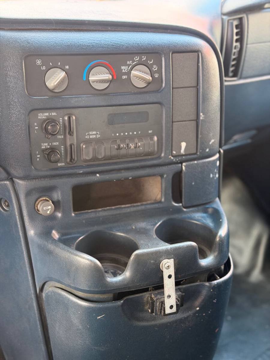Used 2002 Chevrolet Astro RWD image 12