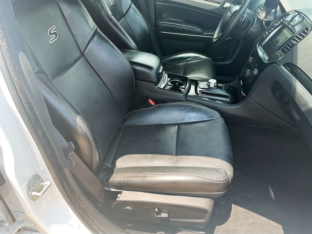 Used 2023 Chrysler 300 S w/ Comfort Group RWD image 28
